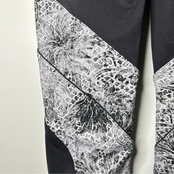 Lululemon leggings Sweat and Repeat size 4 grey black (2018) - Picture 9 of 11